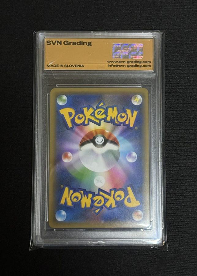 Zaprta SVN kapsula, hrbtna stran: Charizard Holo 2018 Sun & Moon SM9 Tag Bolt #013, Gem Mint+ 10, serijska 169987