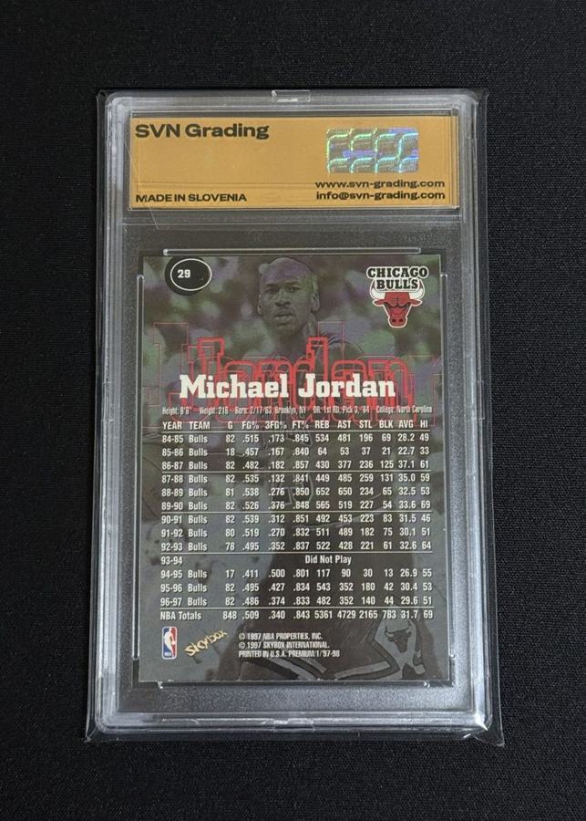 Zaprta SVN kapsula, hrbtna stran: Michael Jordan 1997 Skybox Premium #29, Mint 9, serijska 169981